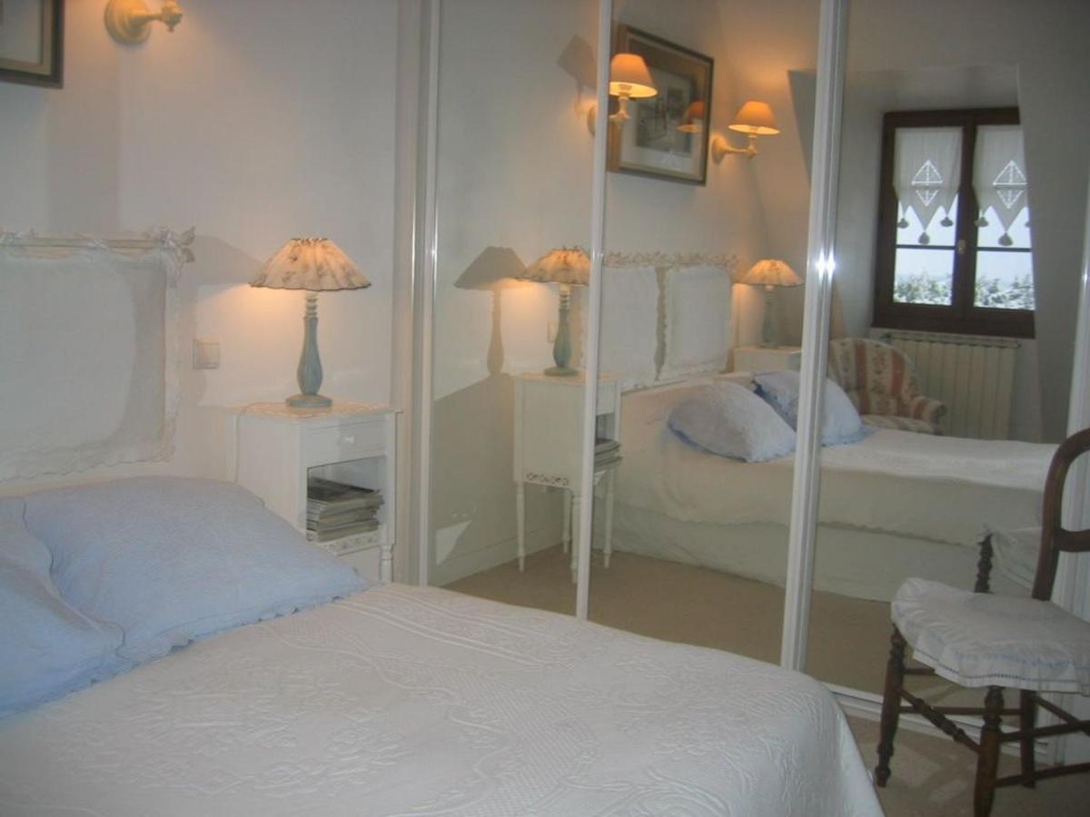 Chambre D'Hotes Bleue A Azay-Le-Ferron - Fr-1-591-452 Bed and Breakfast Buitenkant foto