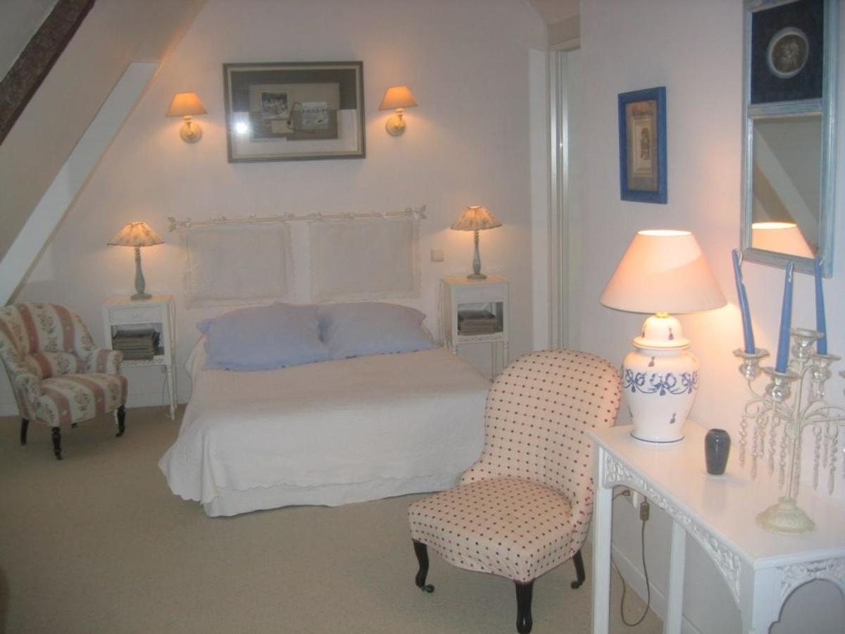 Chambre D'Hotes Bleue A Azay-Le-Ferron - Fr-1-591-452 Bed and Breakfast Buitenkant foto